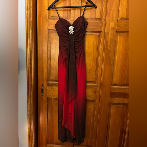 Red and Black Ombré Evening Prom Dress - Picture 1 of 3